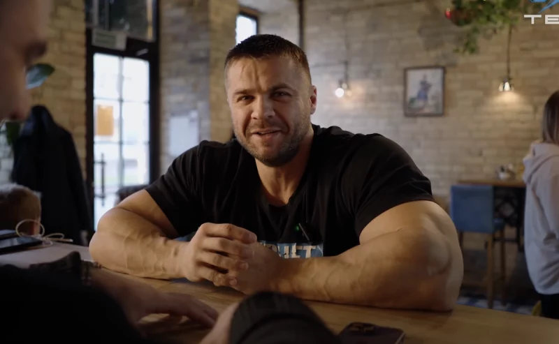 "Лепш і мацней станавіўся ў Гродне". Гродзенец восем гадоў займаецца бодзібілдынгам - зараз яго параўноўваюць са спартсменамі "залатой эпохі"