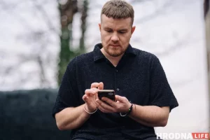 Падлетка з Ваўкавыска асудзілі за сарваны сцяг Блогер Вадзім Ермашук (Vadimati). Фота: Сяргей Людкевіч