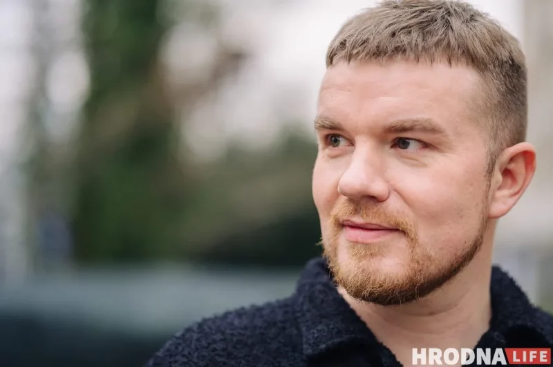 "Бачыш, што мне зрабілі мянты? Яны ж мне дапамаглі". Блогер Vadimati - пра 10-гадовыя адносіны, дзяцей, завочныя крыміналкі і страх смерці Блогер Вадзім Ермашук (Vadimati). Фота: Сяргей Людкевіч