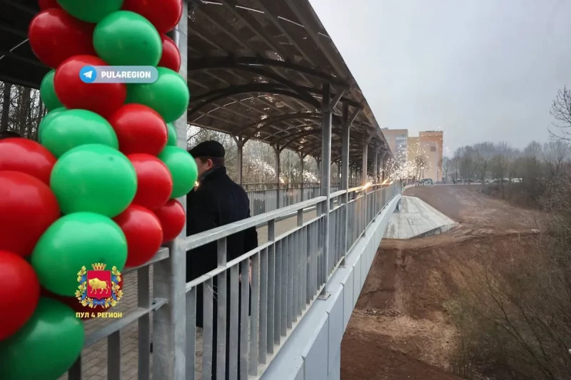 Адзіны ў горадзе крыты пешаходны мост адкрылі ў Гродне Адкрыццё моста на Фамічова ў Гродне. Фота: Пул 4 Регион