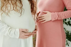 «Муж на родах? Глупства!» Задалі адны і тыя ж пытанні беларускам, якія нараджалі ў Беларусі і Польшчы Цяжарнасць і роды ў Беларусі і Польшчы.