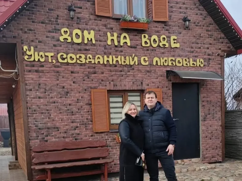 Гродзенцы пабудавалі «Дом на вадзе» - каля сядзібы плаваюць карпы і растуць гарлачыкі