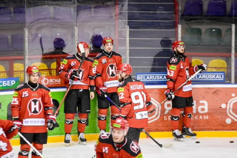 «Неман» проиграл «Локомотиву» в матче хоккейной Экстралиги