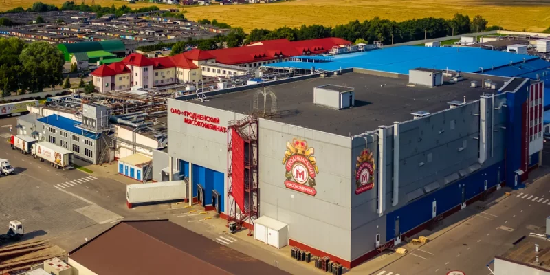 На Гродзенскім мясакамбінаце звольнілі больш за 400 человек. Дзе яшчэ страцілі супрацоўнікаў у Гродне і вобласці ў 2024-м? Гродзенскі мясакамбінат. Фота: grodnomk.by