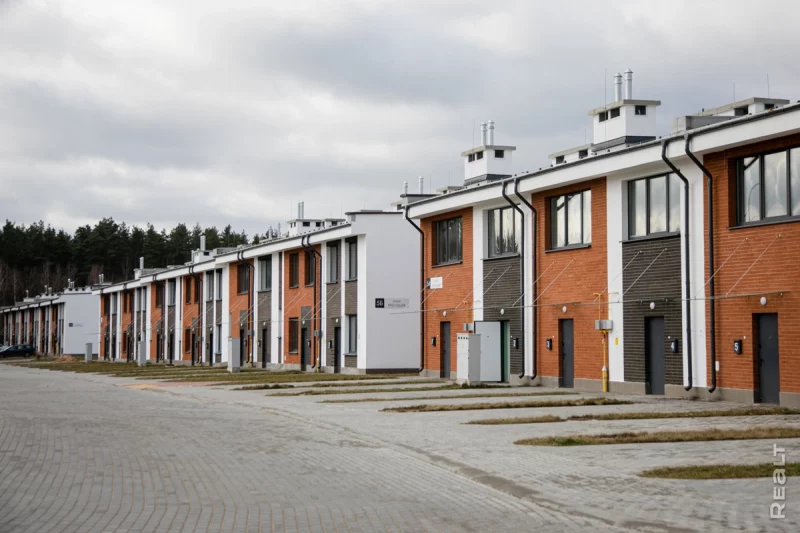 Свабодная планіроўка і зона для барбекю: як выглядаюць таунхаусы ў Пагаранах па $750 за квадрат