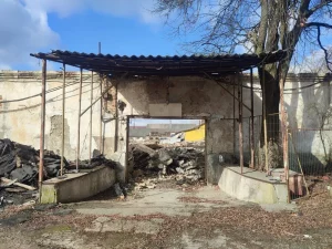 «Роял парк» на месцы рэзні. У цэнтры Гродна зносяць першы гродзенскі мясакамбінат (фота) Знос будынкаў першага мясакамбіната ў Гродне. Фота: astostroi.by