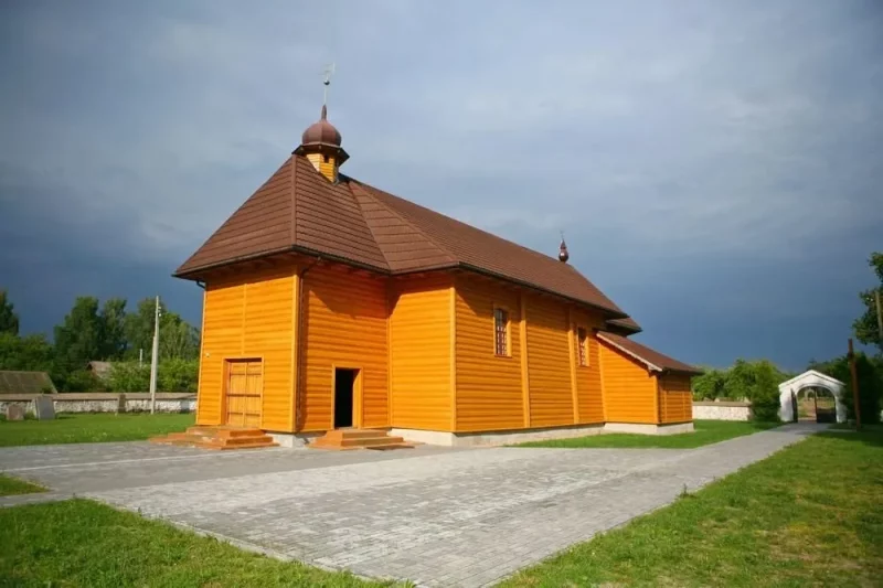 У Беларусі распрацуюць экскурсію па храмах і могілках Воранаўшчыны Касцёл Адведзінаў Найсвяцейшай Панны Марыі ў Тракелях