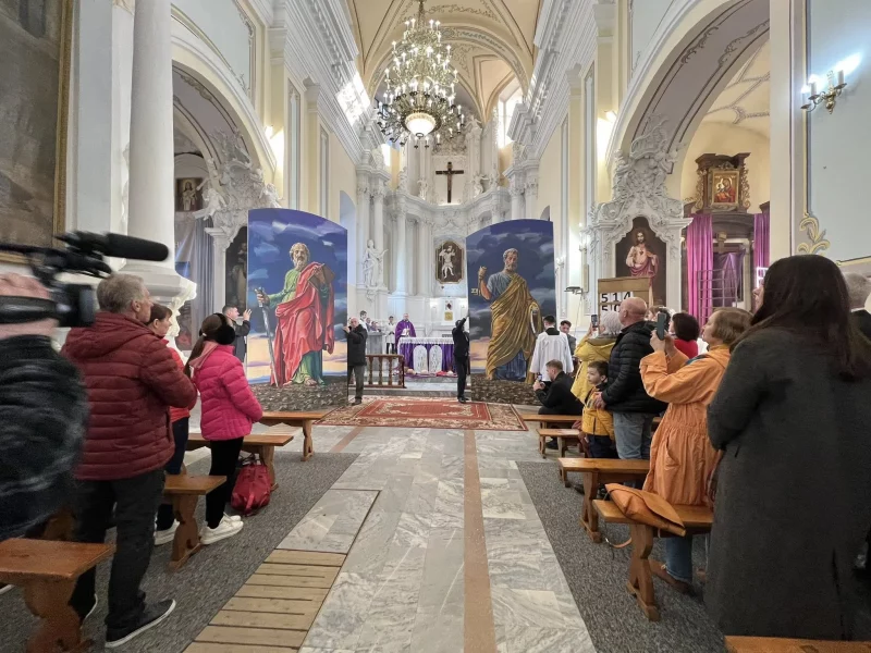 Знакаміты мастак падарыў касцёлу ў Навагрудку два вялізныя абразы Касцёл у Навагрудку