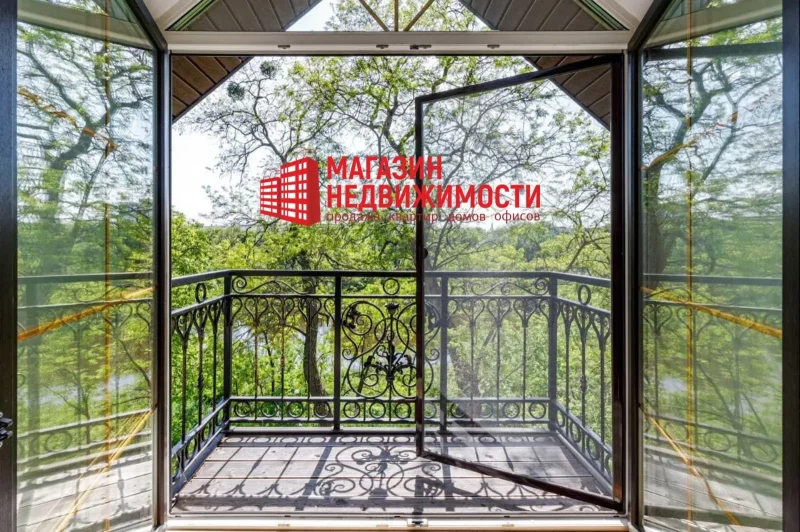 Нерухомасць тыдня: у Гродне прадаюць дом з ажурным балконам за 60 метраў ад Нёмана Від з балкона дома на 2-м Падольным завулку. Крыніца: shoprealty.by