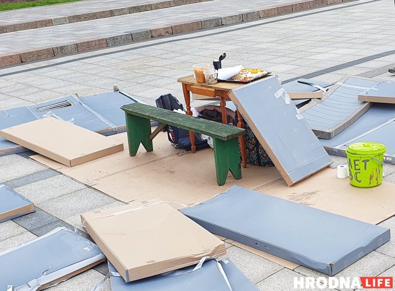 Адчуй сябе вязнем: у Вільні частавалі турэмнай ежай і беглі за тых, хто сядзіць Турэмная ежа для дэгустацыі на акцыі да Дня салідарнасці з Беларускімі палітвязнямі ў Вільні, 2025