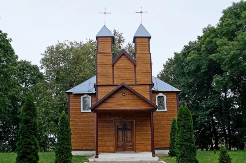 У Гродзенскім раёне помнік драўлянага дойлідства абшылі сайдынгам з імітацыяй драўніны