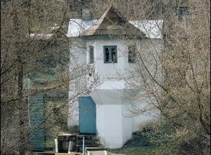 Заснавальнік піўзавода пабудаваў у Гродне гэты будынак: вы яго бачылі? Гідралагічны пост у Гродне. Фота: Facebook-група "Гродна"