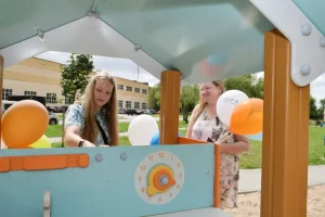 У Гродне адкрылі новую інклюзіўную пляцоўку. Гродзенцы раяць, дзе яшчэ патрэбныя гульнявыя зоны