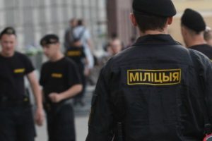 Мінчане хацелі скокнуць з вышкі побач з Паўднёвым рынкам - іх затрымалі милиция