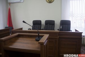У Шчучынскім раёне рабочыя памылкова знеслі дом, пакуль расчышчалі ўчастак суд, судовая зала