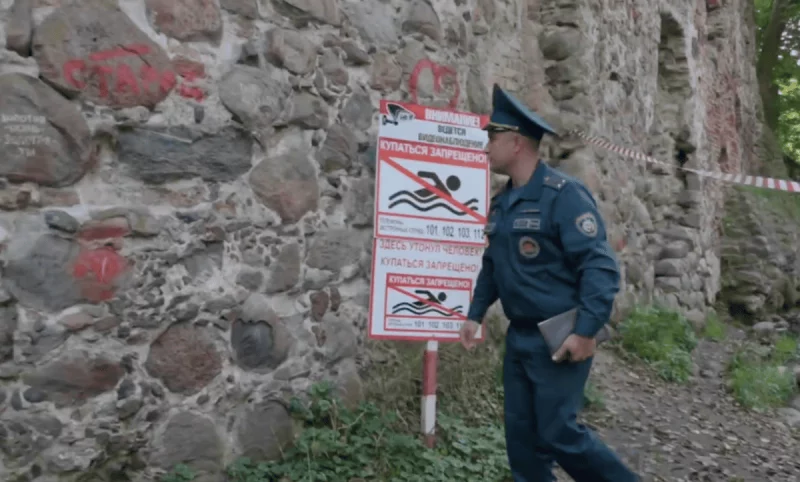 Руіны млына на Ласасянцы закрылі ад гараджан пасля зваротаў Млын на Ласаянцы абгарадзілі. Скрыншот Hrodna.life з эфіру ТРК "Гродно"