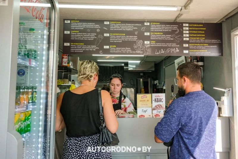 У Гродне адкрылася шаўрмічная з тэрасай на даху. Яе палюбілі кіроўцы У Гродне адкрылася шаўрмічная з тэрасай на даху. Яе палюбілі кіроўцы