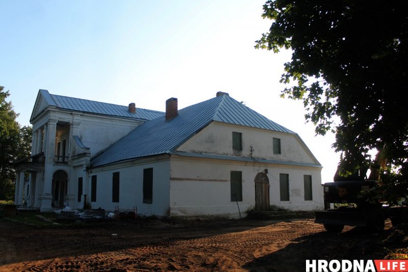 На адабраныя ў мецэната аб'екты ў Падароску прызначылі даты аўкцыёнаў Усадьба в Подороске в 2019 году. Фото: Hrodna.life