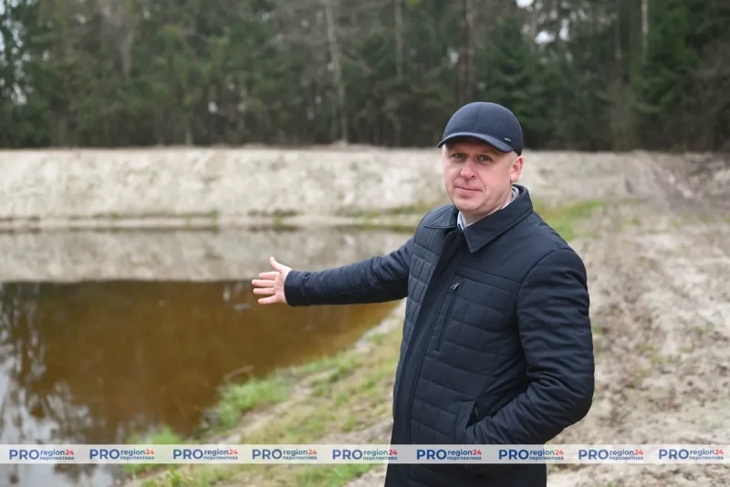 Жыхары вёскі ў Гродзенскай вобласці добраўпарадкавалі бераг возера. Іх хочуць пакараць Возера ў вёсцы Рыбніца. Фота: