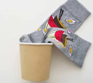 У Гродне з'явіўся першы ў краіне шкарпэткамат Шкарпэткі ад Брэсцкага панчошнага камбіната. Фота: instagram.com/bchkofficial/