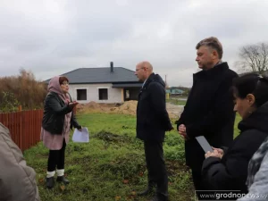 У Каробчыцах завяршылася спрэчка за зямлю «пад агарод»: участак расчысцілі для будаўніцтва Коробчицы земля