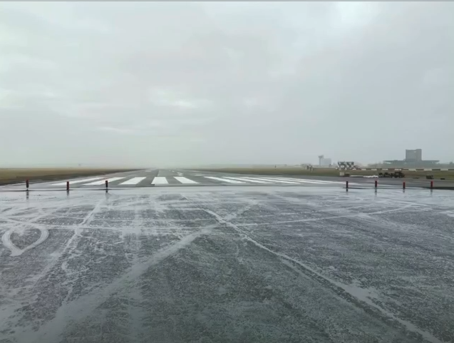 У аэрапорце Гродна адрамантавалі ўзлётную паласу У аэрапорце Гродна адрамантавалі ўзлётную паласу