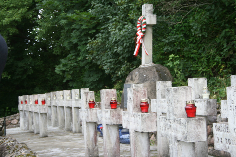 За мяжой шануюць, у нас руйнуюць. Як “Гродзенская праўда” піша пра перапахаванні ахвяр вайны ў Беларусі і за мяжой