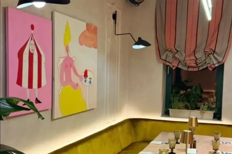 картина в ресторане