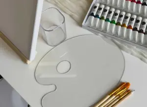 У Гродне адкрылася Mona art studio. Там можна маляваць і святкаваць Mona art studio.