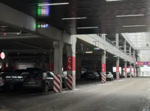 Паркінг у Triniti ўначы стане платным Парковка тринити