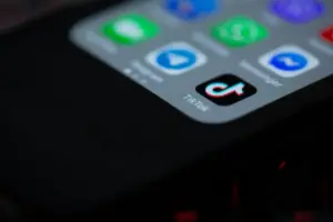 Ваўкавысчаніна асудзілі за ролік у TikTok. Яго меркаваннем абразіліся кантралёры