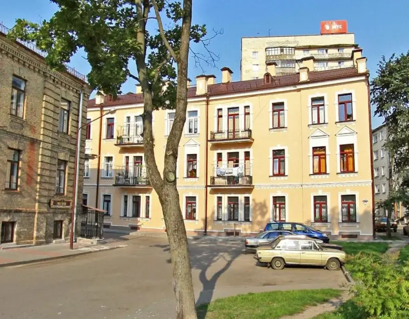 Здание на улице Ботанической, 15. Фото: Яндекс Карты и Hrodna 11:27