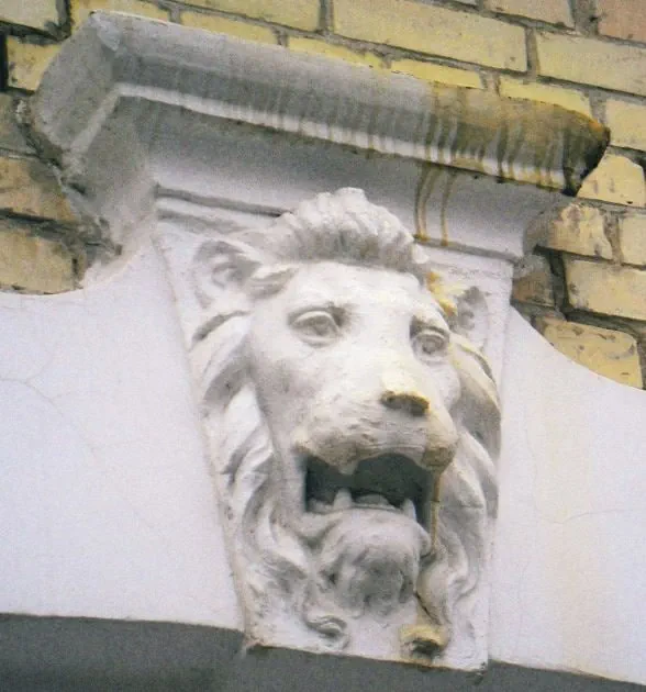 Студенческая, 6 - "дом со львами". Фото: Hrodna 11:27