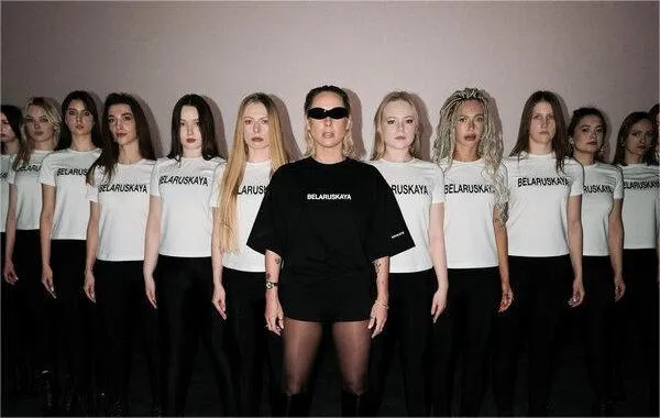 “ASTSIAROZHNA DZVERY ADCHINYAYUTSY”. Брэнд Krikate выпусціў футболкі - задаволеныя не ўсе Калекцыя Krikate. Фота: krikate.by