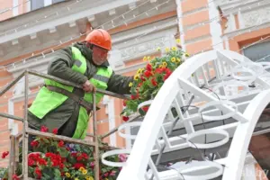 Улады вырашылі спытаць у гродзенцаў, ці пакідаць кветкавыя аркі на Савецкай