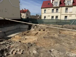 У гістарычным цэнтры Гродна знайшлі невядомыя 400-гадовыя могілкі Могілкі XVI-XVII стст., знойдзеныя на вуліцы Малой Траецкай. Фота: Юлія Кіпарына, СБ