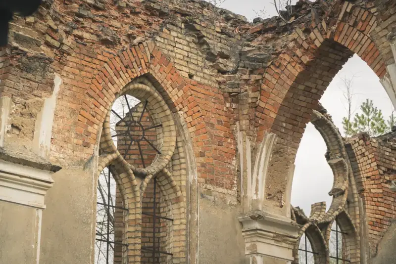 Руіны касцёла ў Ялоўцы. Фота: Hrodna.life