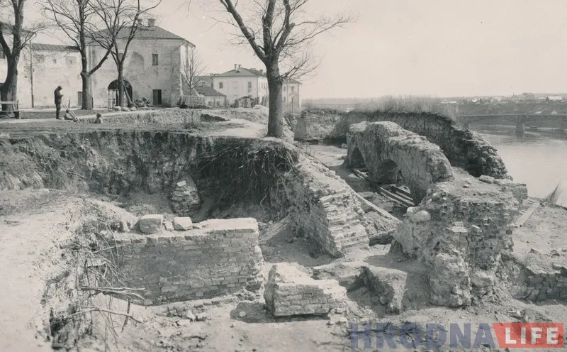 Значительную часть Замковой горы археологи раскопали ещё в 1930-40-х гг.