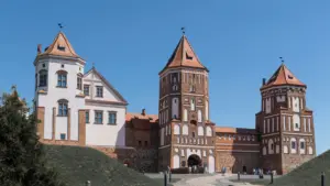 "Мару адпачыць у Анапе". Гродзенскія чыноўнікі плануюць летні адпачынак у Расіі Мірскі замак