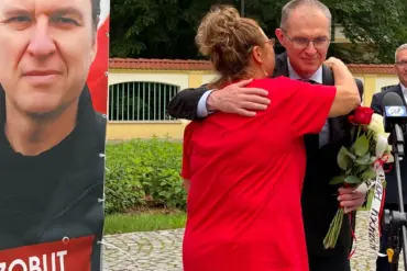 «Тут апынуліся ўсе гарадзенцы свету». У Беластоку прайшла апошняя акцыя ў падтрымку Анджэя Пачобута – упершыню з удзелам самога журналіста
