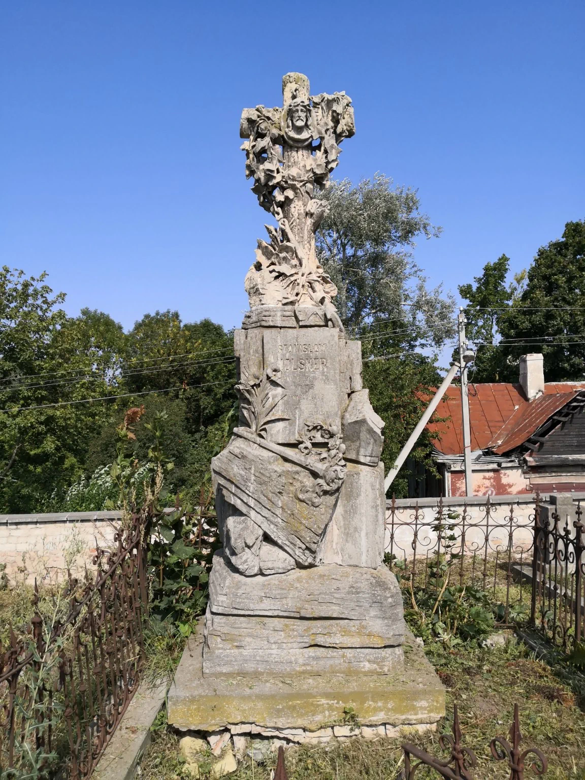 Памятник на могиле Хольснера на старом католическом кладбище в Гродно. Фото: graves.by
