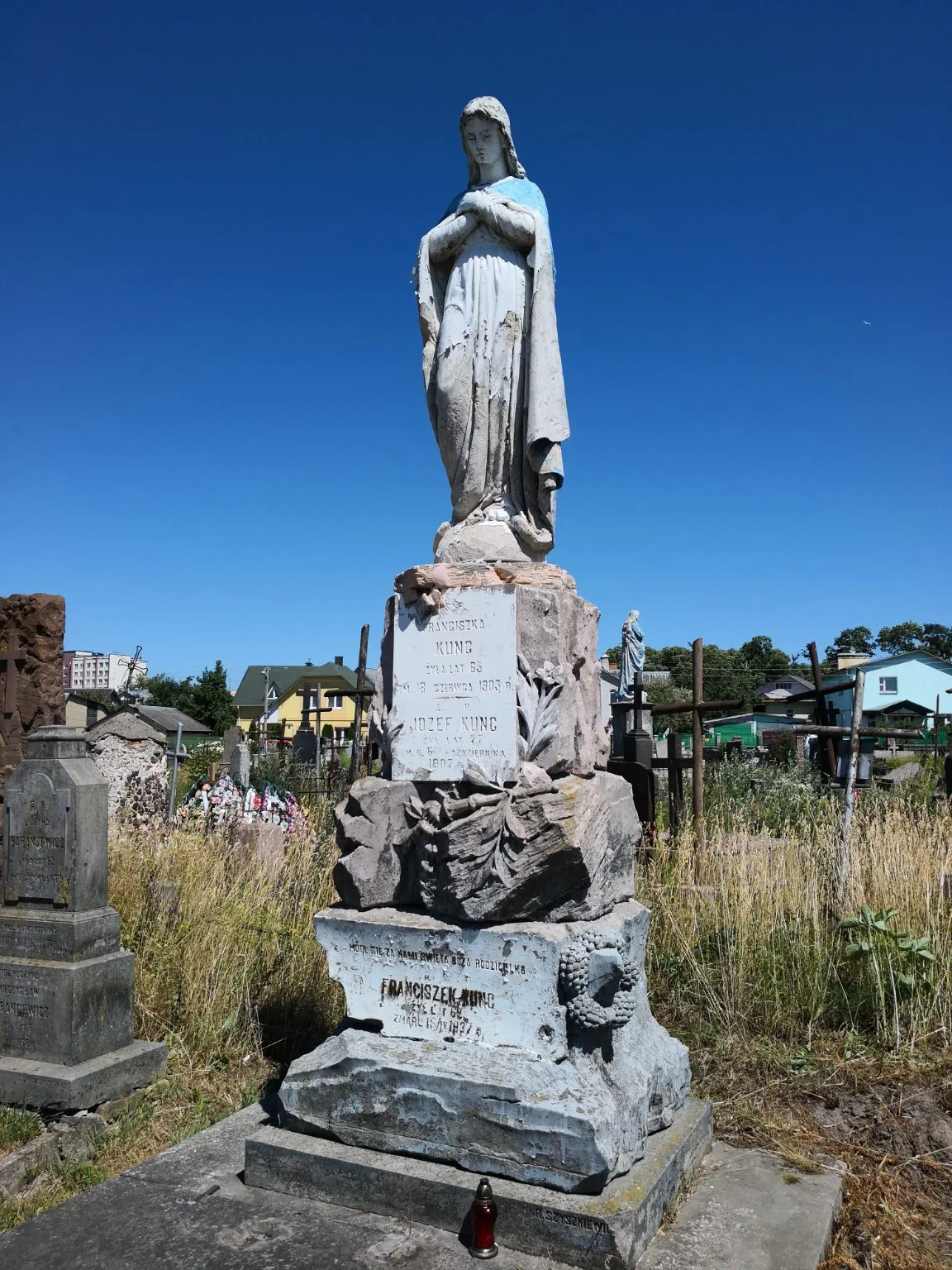 Памятник на могиле Кунцев на старом католическом кладбище в Гродно. Фото: graves.by