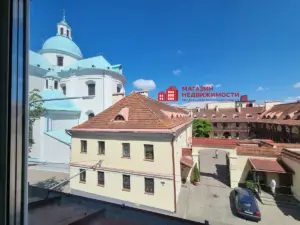 У Гродне прадаюць кватэру ў гістарычным доме з відам на Фарны касцёл Кватэра з выглядам на Фарны касцёл. Фота: Магазин недвижимости