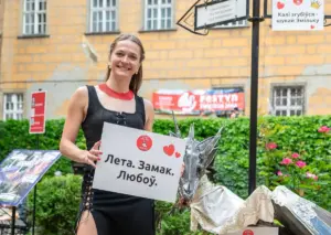 У Фестывалі нацыянальных культур у Гродне паўдзельнічаюць прадстаўнікі 42 нацыянальнасцей Арганізатарка і вядучая курсаў" Мова нанова " ва Уроцлаве Эмілія. Алесніца, 6 чэрвеня 2026 года. Фота Ірыны Міхеевай