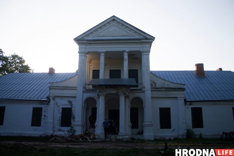 "Не такога пераўтварэння чакалі" Сядзіба Падароск, якую адабралі ў уладальнікаў, прыходзіць у заняпад "Не такога пераўтварэння чакалі" Сядзіба Падароск, якую адабралі ў уладальнікаў, прыходзіць у заняпад