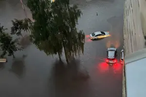 "Гродна паплыў". Паўгадзінны лівень стаў прычынай самага вялікага за апошнія гады патопу ў горадзе "Гродна паплыў". Паўгадзінны лівень стаў прычынай самага вялікага за апошнія гады патопу ў горадзе