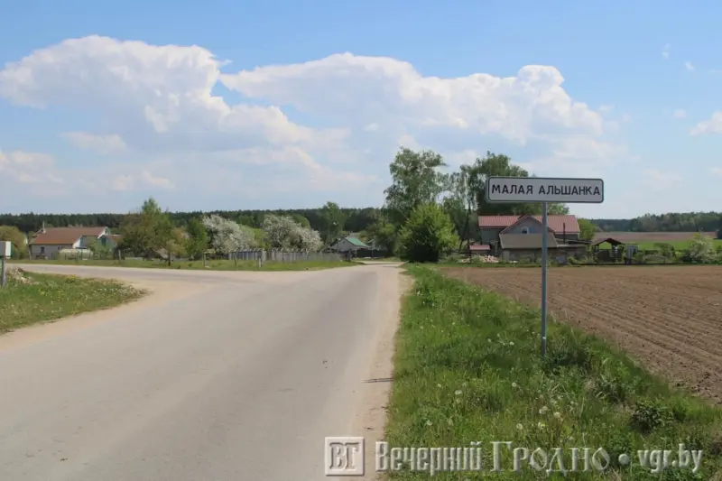 Жыхары Малой Альшанкі просяць зрабіць дарогу – улады абяцалі, але перадумалі Жыхары Малой Альшанкі просяць зрабіць дарогу – улады абяцалі, але перадумалі