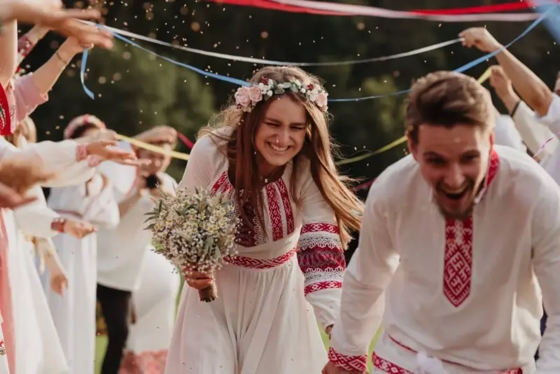 Пары Гродна ўсё часцей выбіраюць вяселлі ў этнастылі. У ЗАГСах патлумачылі, чым абумоўлены інтарэс Пары Гродна ўсё часцей выбіраюць вяселлі ў этнастылі. У ЗАГСах патлумачылі, чым абумоўлены інтарэс